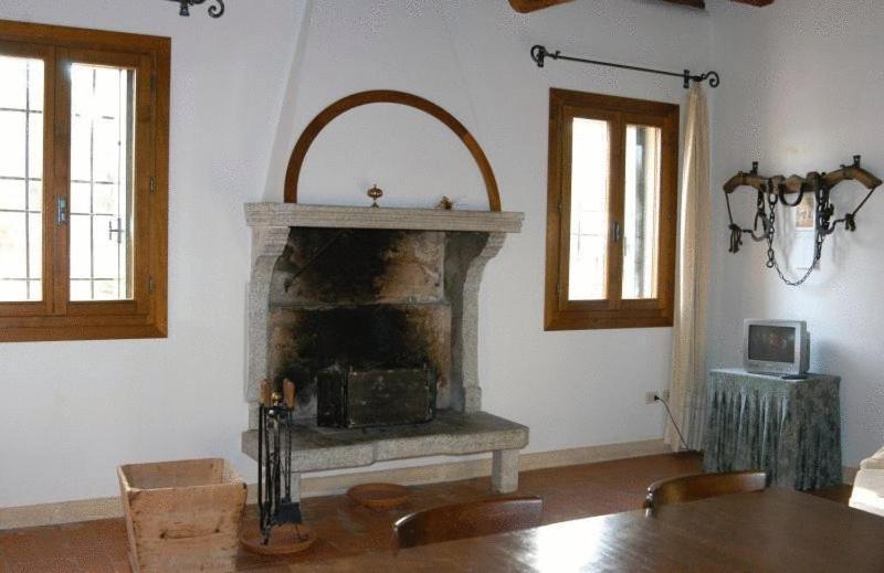 Agriturismo La Sophora Montegaldella ภายนอก รูปภาพ